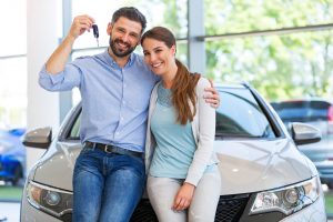 Young,Couple,Buying,A,Car